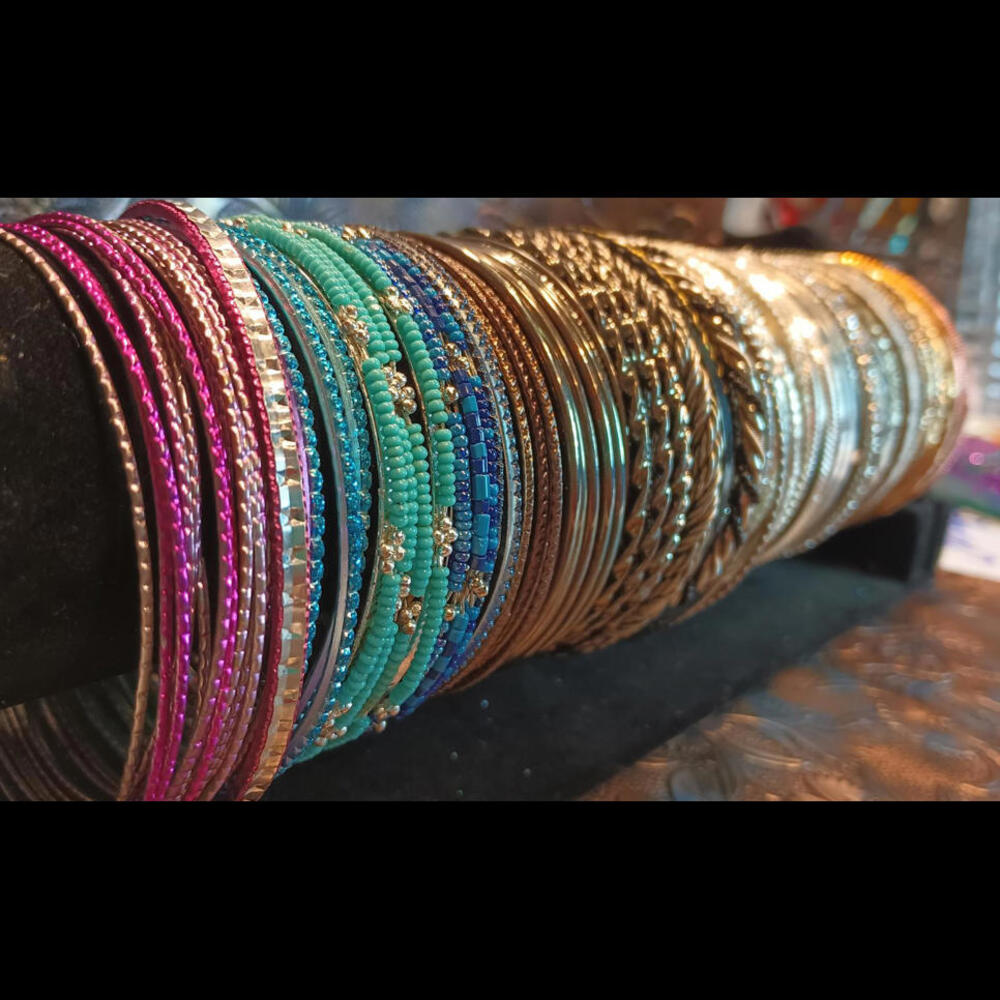 ONE+ POUND OF COLORFUL ALUMINUM BANGLES